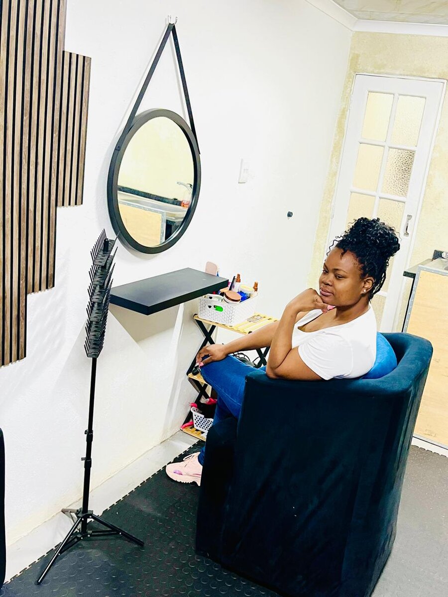 Rue's Beauty Studio stylist